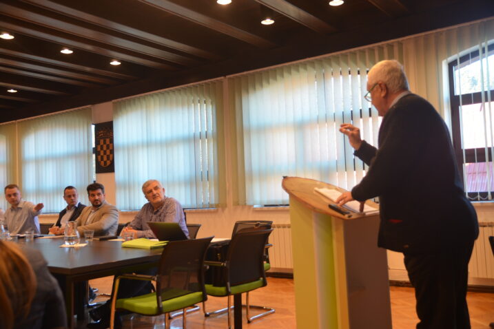 Žestoka sučeljavanja - predsjednik Vijeća Piškor (lijevo) i nezavisni vijećnik Knežević (desno)