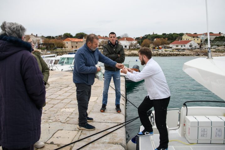Marija Ostojić i Igor Matković preuzimaju svoje lijekove / Foto Luka Jeličić