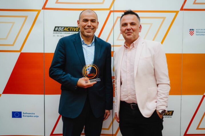 Nastavnik Tjelesne i zdravstvene kulture profesor Mirko Bilić-Centić i ravnatelj opatijske gimnazije Boris Barbarić