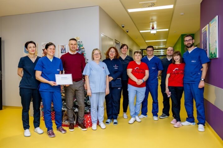 S primopredaje donacije Auto Universuma KBC-u Rijeka