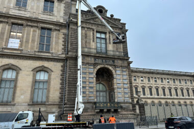 Rešetka je najnovija mjera uvedena ovaj mjesec u Louvreu / REUTERS