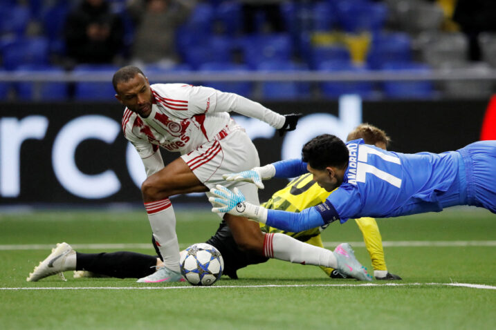 Ayoub El Kaabi (Olympiakos) i Temirlan Anarbekov (Kairat)/Foto REUTERS