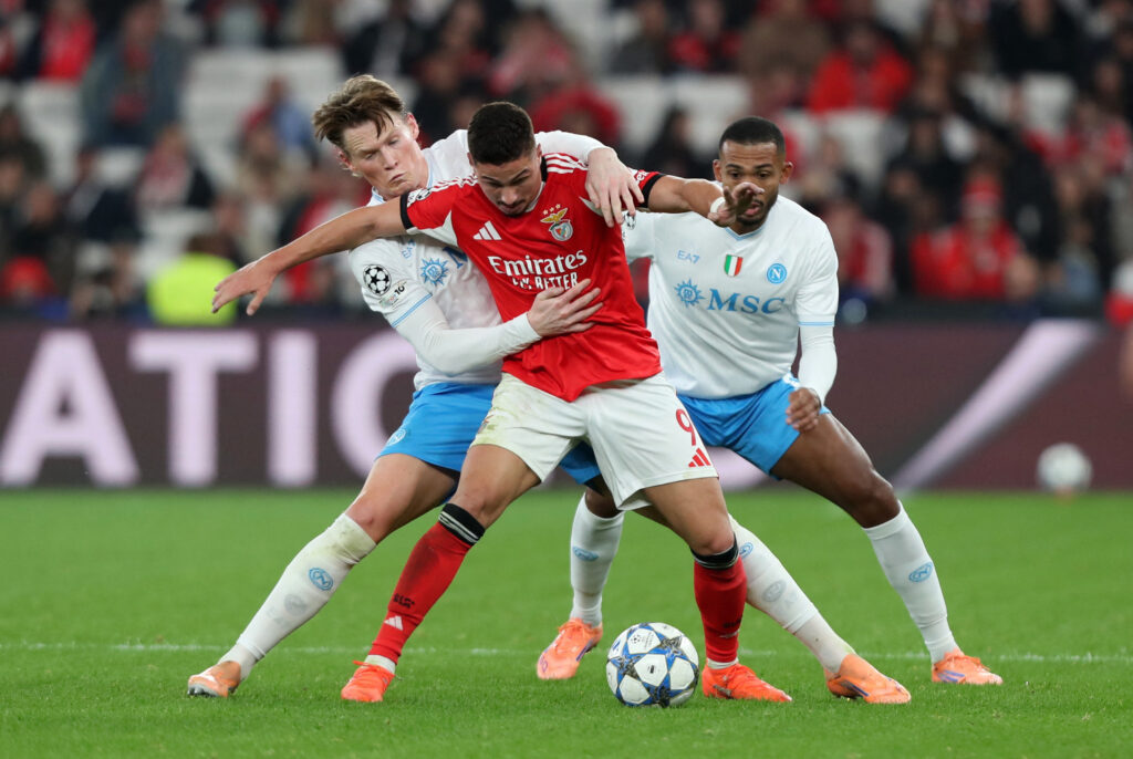 Franjo Ivanović i Scott McTominay/Foto REUTERS