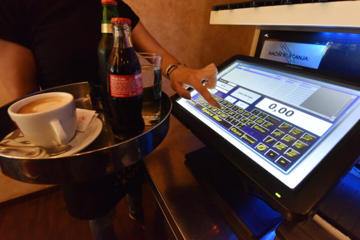 Fiskalizacija 2.0. će u punoj primjeni biti od 1. siječnja 2027. godine, a obuhvaćat će oko 320 tisuća poduzetnika / Photo: Hrvoje Jelavic/PIXSELL