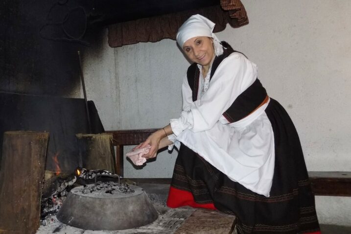 Zdenka iz sela Vlašići kraj Žminja, u rodnim Damijanićima / Foto Gordana Čalić Šverko