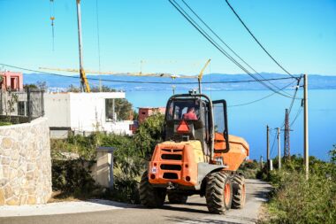 Teški kamioni i strojevi stvorili su puno problema stanovnicima naselja Kali / Foto Nikola BLAGOJEVIĆ