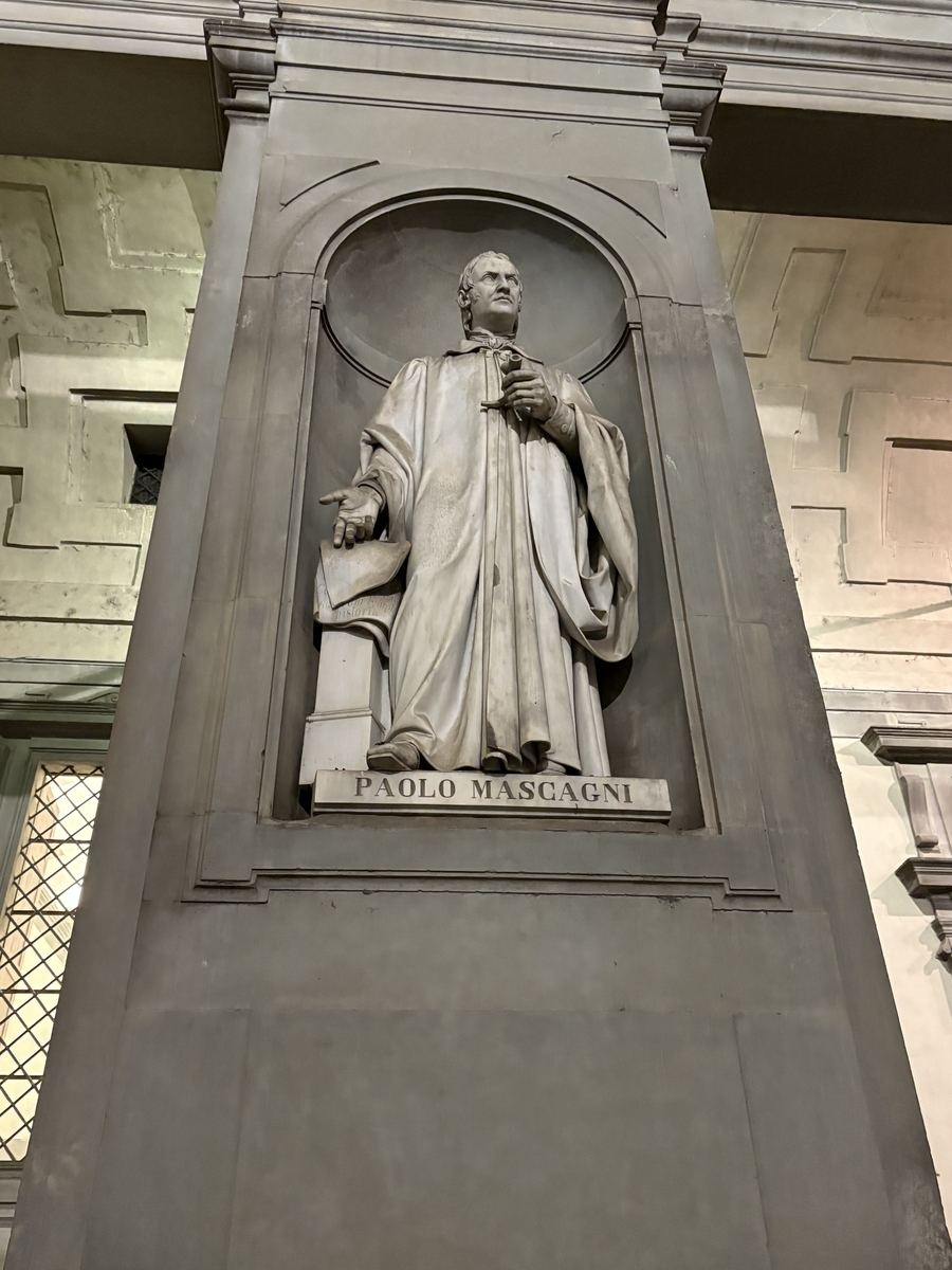 Kipovi na fasadi zgrade