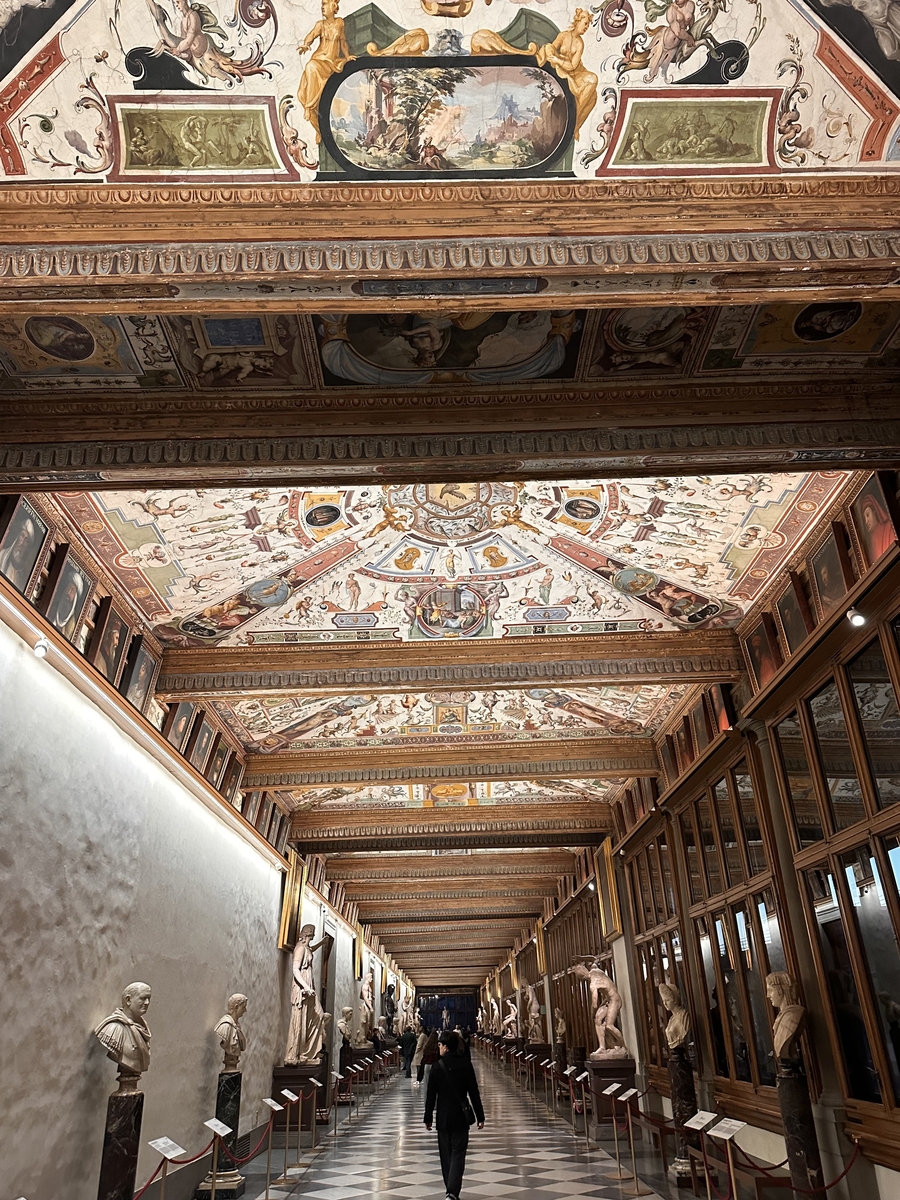 Fascinantni hodnici bivših ureda, današnje galerije