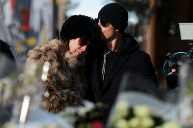 Ožalošćeni u blizini mjesta tragedije / REUTERS/Stephanie Lecocq