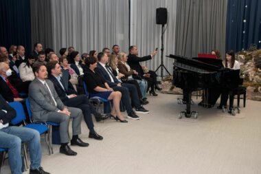 Svečana sjednica gradskog vijeća održana je u OŠ Frane Petrića / Foto: Walter Salković