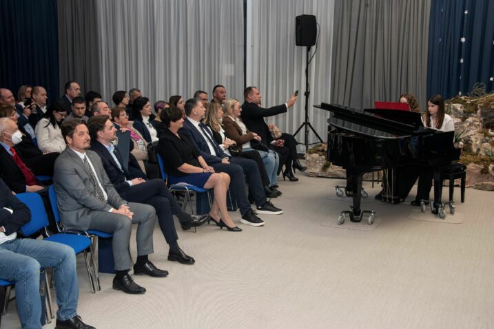 Svečana sjednica gradskog vijeća održana je u OŠ Frane Petrića / Foto: Walter Salković