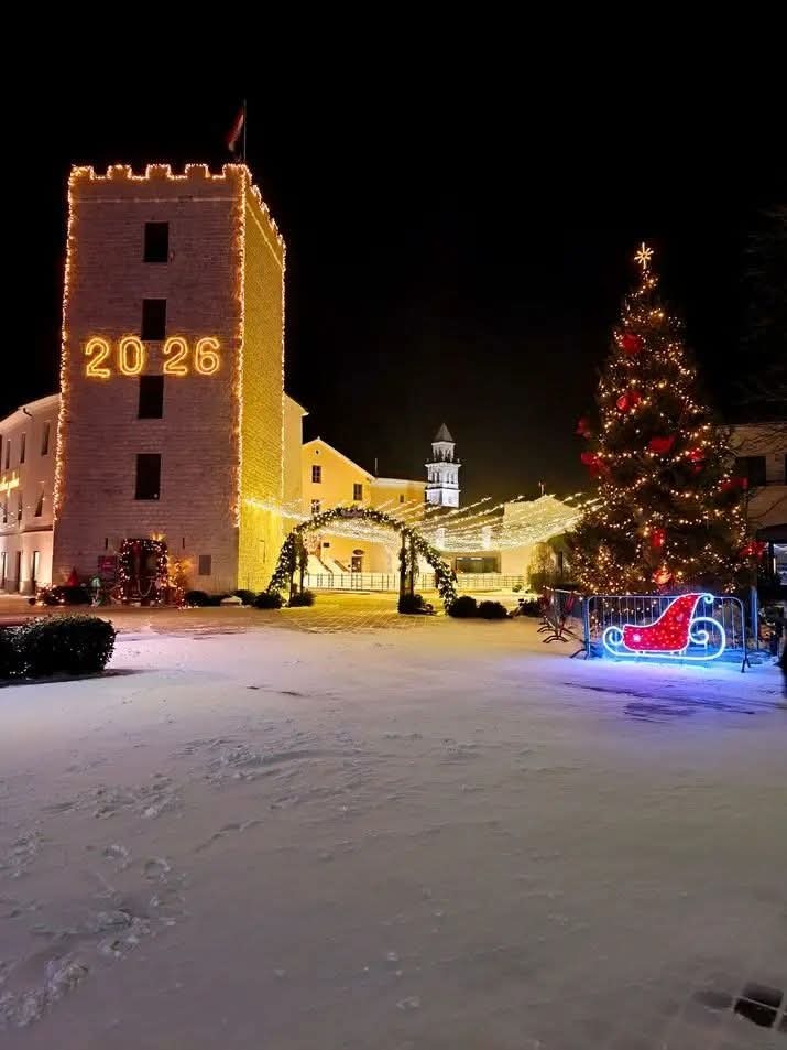 Snijeg u centru Novog Vinodolskog / Foto R. ŠIMONOVIĆ