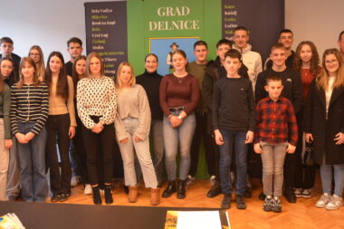 Korisnici stipendija Grada Delnica / Foto M. KRMPOTIĆ