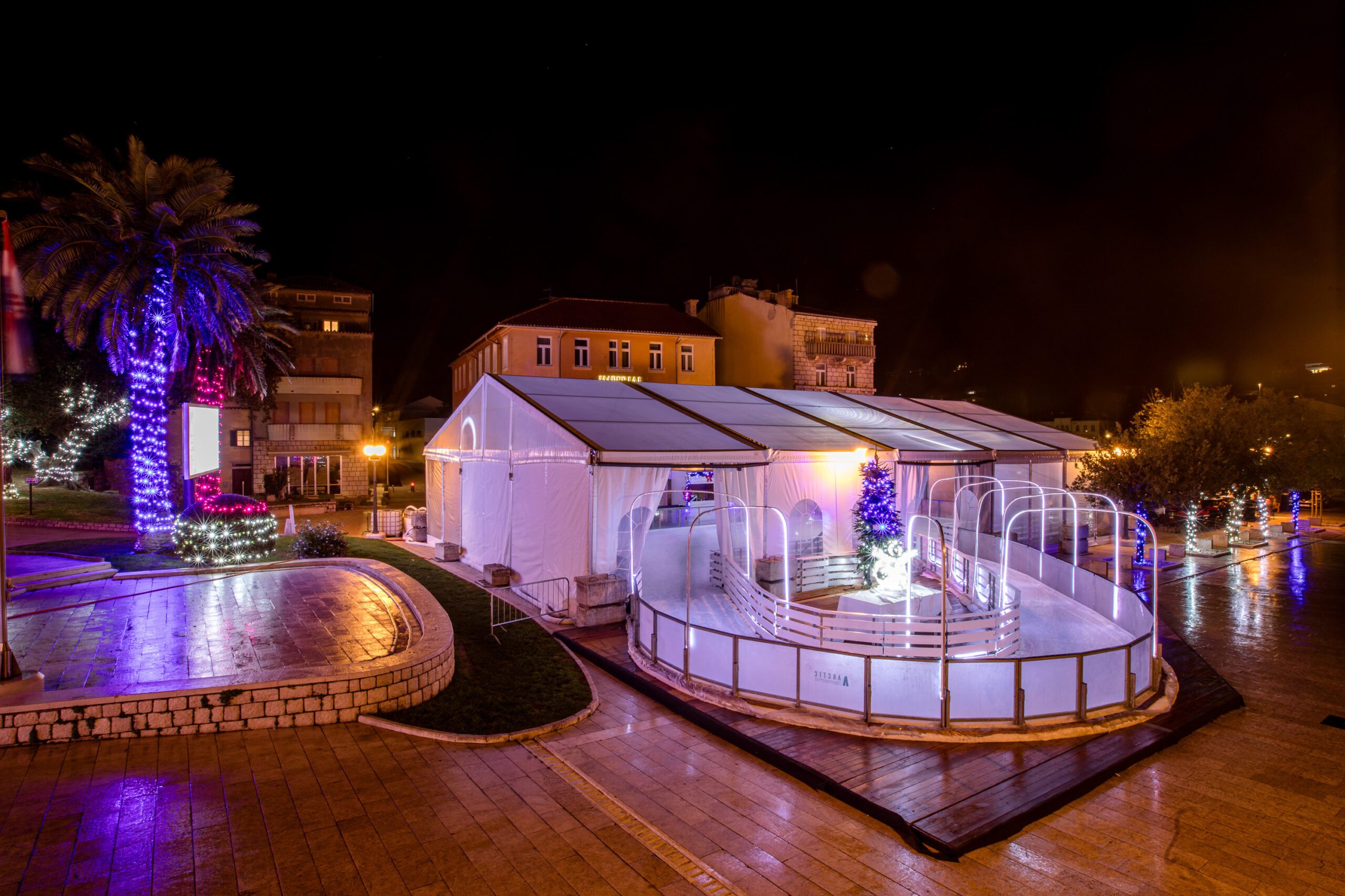 Trg sv. Kristofora, omiljeno obiteljsko odredište / Grad Rab