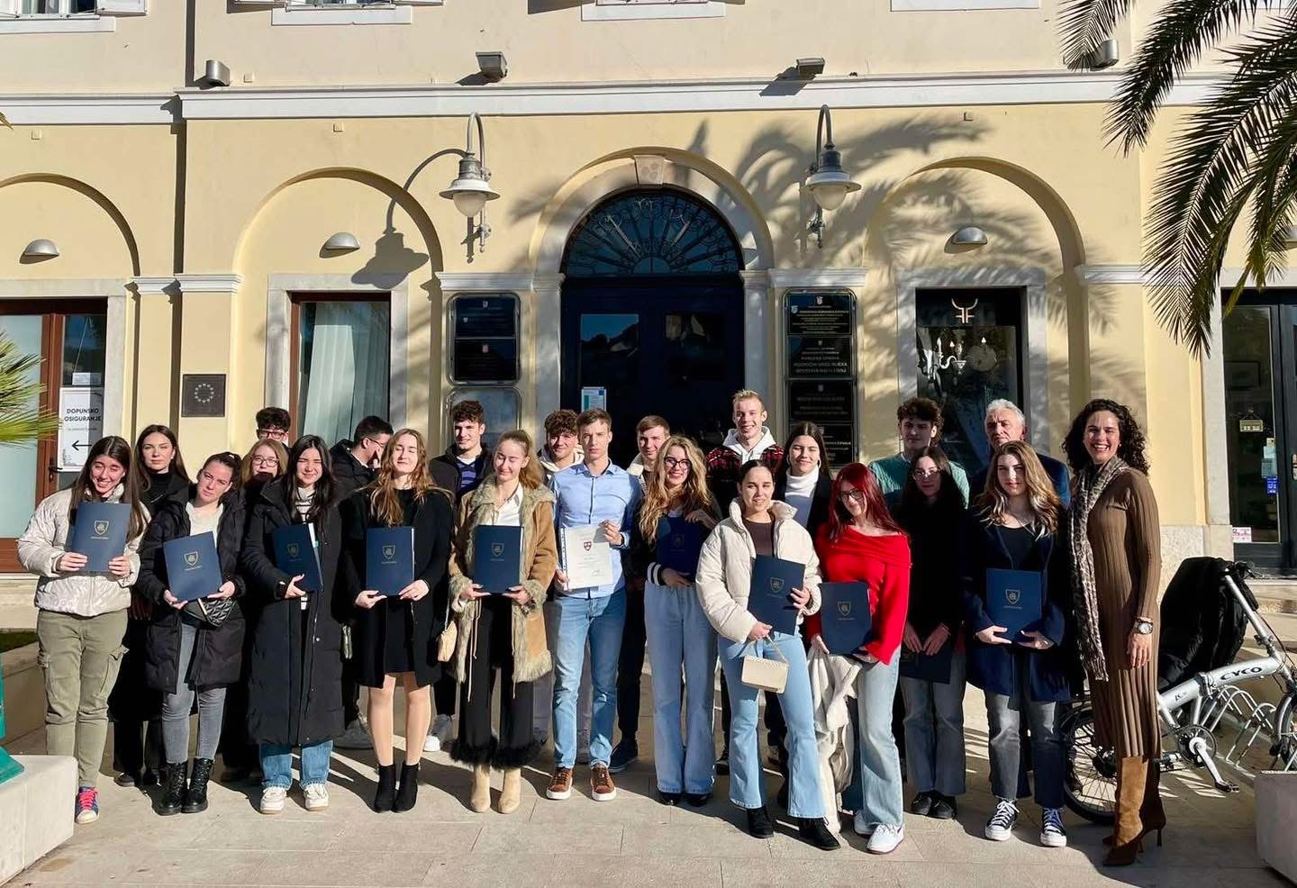 Tijekom 2025. godine Grad Mali Lošinj dodijelio je ukupno 25 studentskih stipendija / Grad Mali Lošinj