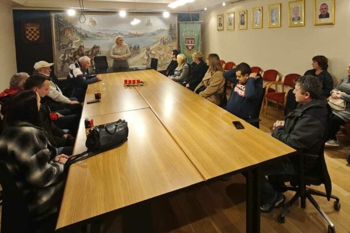 Detalj s podjele poticaja poduzetnicima i poljoprivrednicima s područja općine Fužine