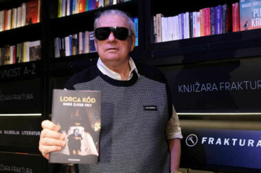 Želim naglasiti da romane pišem prvenstveno za heteroseksualnu zajednicu, kako bih im »razgrnuo zavjese na prozorima« - Damir Zlatar Frey / Foto OSOBNA ARHIVA