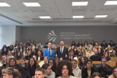 Ministar Tonči Glavina sa studentima i nastavnicima
