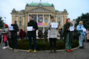 I jedna minuta je previše - akcija ispred HNK-a / Foto Ana KRIŽANEC