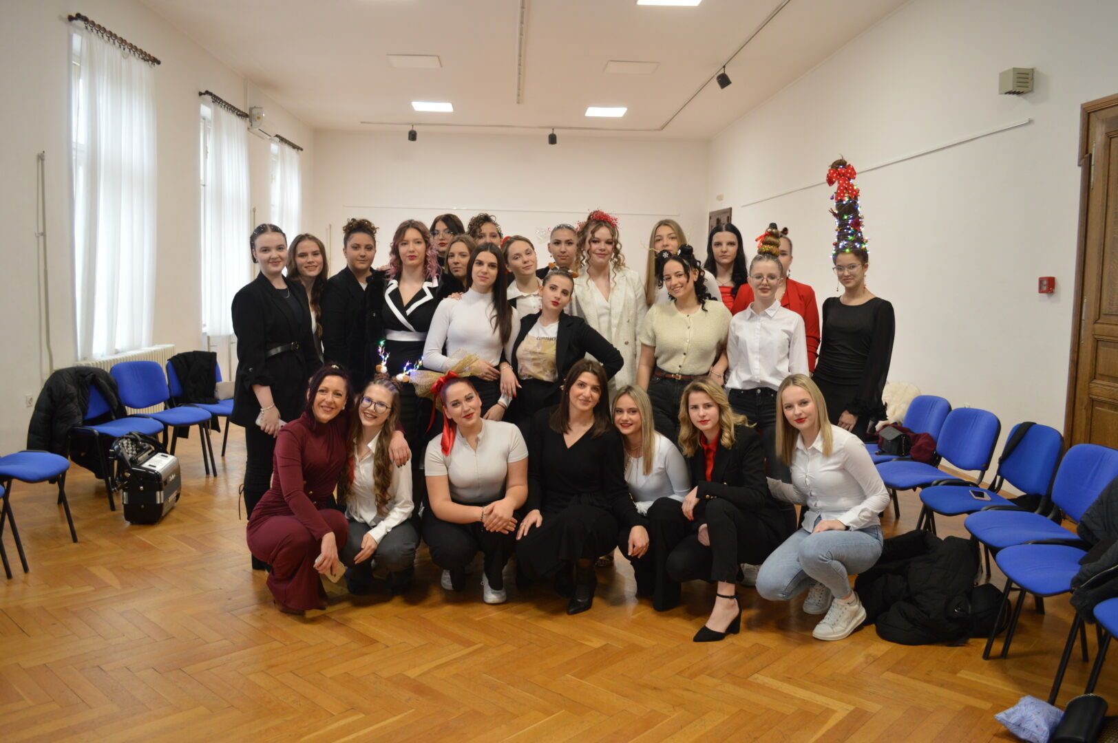 Umjetnost na sceni i frizurama / SŠ Otočac