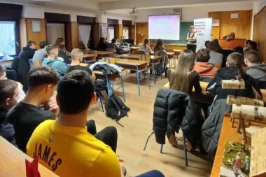 Detalj s predavanja delničkim gimnazijalcima i srednjoškolcima