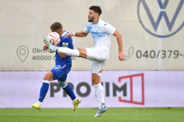 Anel Husić u duelu s Antom Šutom/Foto PIXSELL