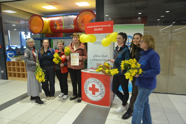 Sudionice akcije Dan mimoza / Foto M. KRMPOTIĆ