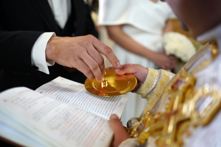 U Đakovačko-osječkoj nadbiskupiji odluku o poskupljenju objašnjavaju »općim gospodarskim prilikama« / Foto ISTOCK/VASYL MYKHAILENKO