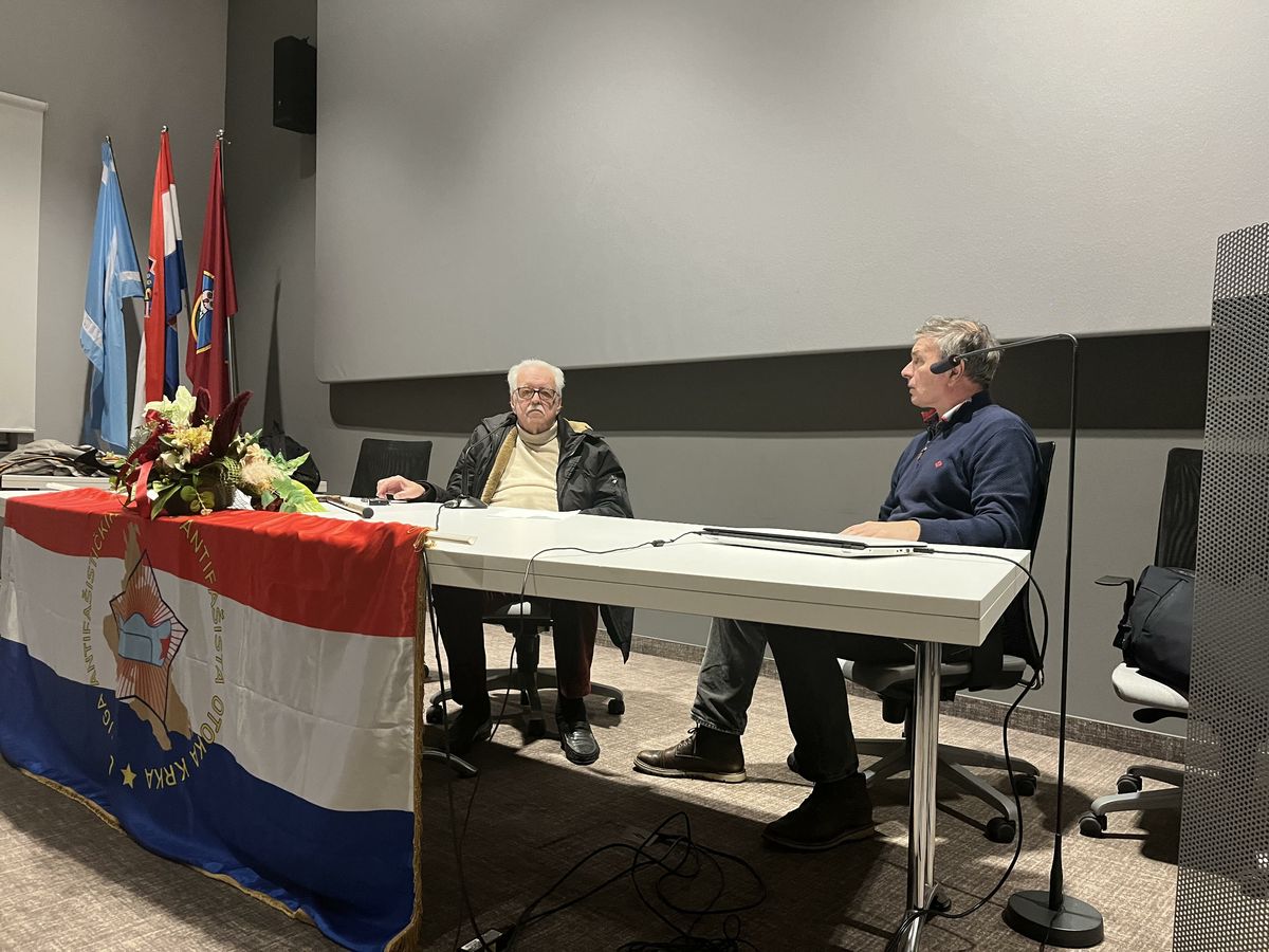 Oleg Mandić u razgovoru s Nevenom Šantićem