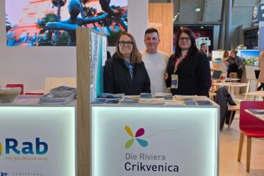 Predstavnici Crikvenice na štandu u Stuttgartu / Foto TZ Crikvenice