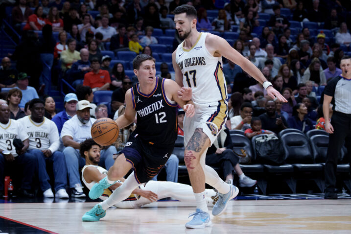 Collin Gillespie (Suns) i Karlo Matković (New Orleans)/Foto REUTERS