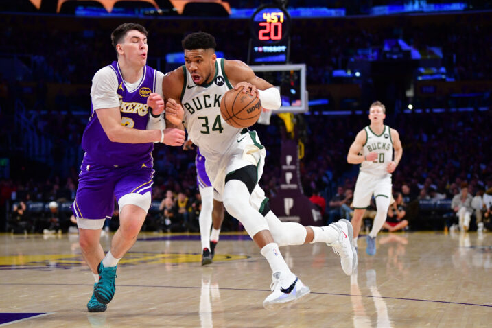Jake LaRavia i Giannis Antetokounmpo/Foto REUTERS