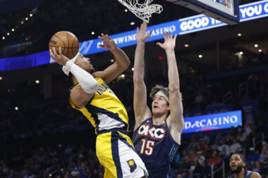 Andrew Nembhard i Branden Carlson/Foto REUTERS