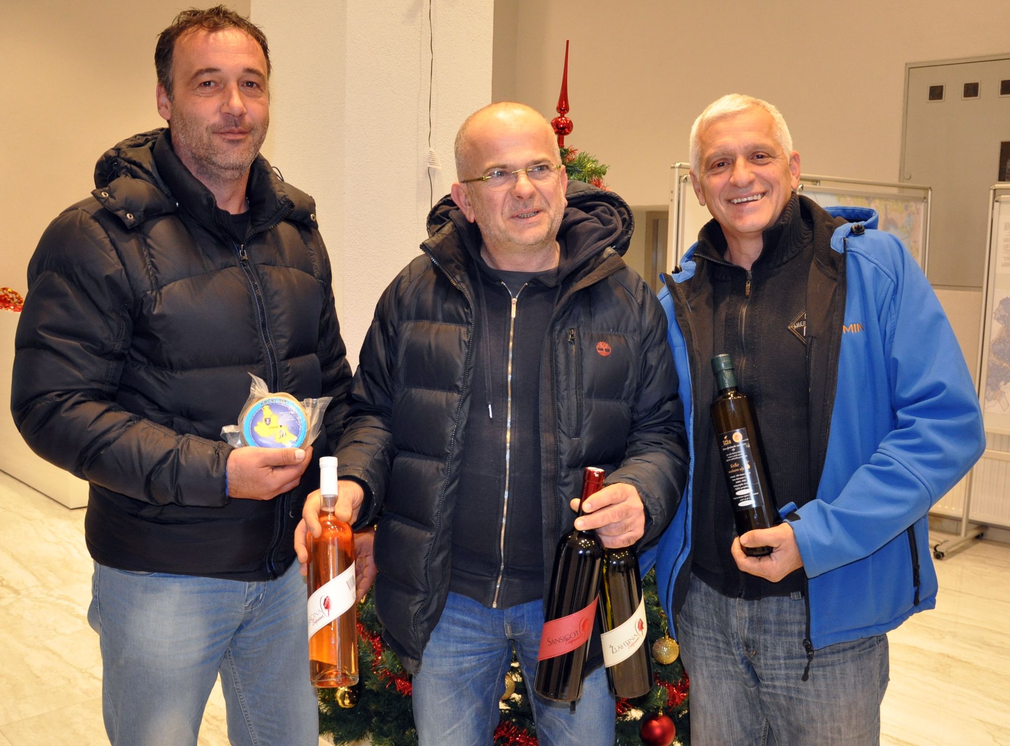 Vlatko Milohnić, Ivica Dobrinić i Goran Marević, predstavnici udruga sirara, vinara te maslinara / Foto: Mladen Trinajstić