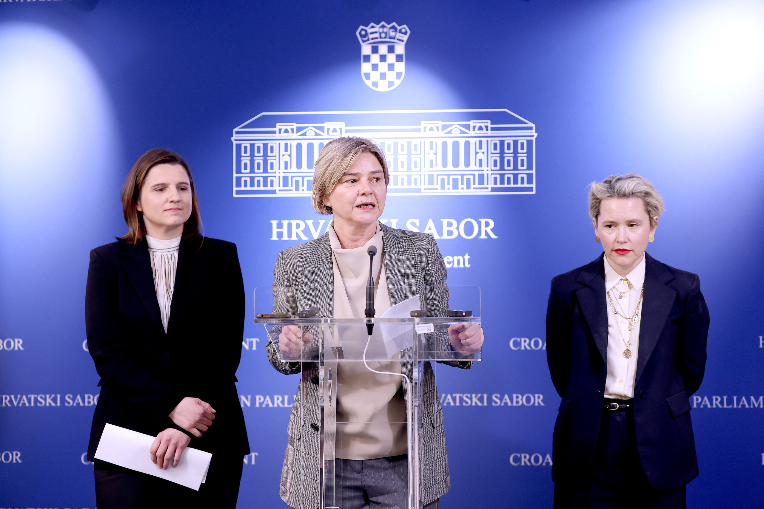 Press konferencija Kluba zastupnika Možemo! Jelena Miloš, Sandra Benčić i Ivna Kekin / Foto: Patrik Macek / PIXSELL