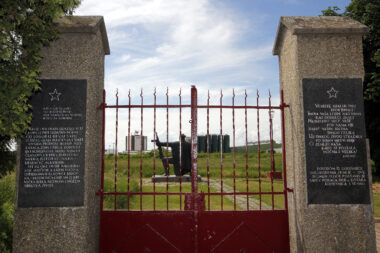 Ostaci nekadašnjeg ustaškog logora Danica - spomen žrtvama / Foto: Marijan Sušenj / PIXSELL