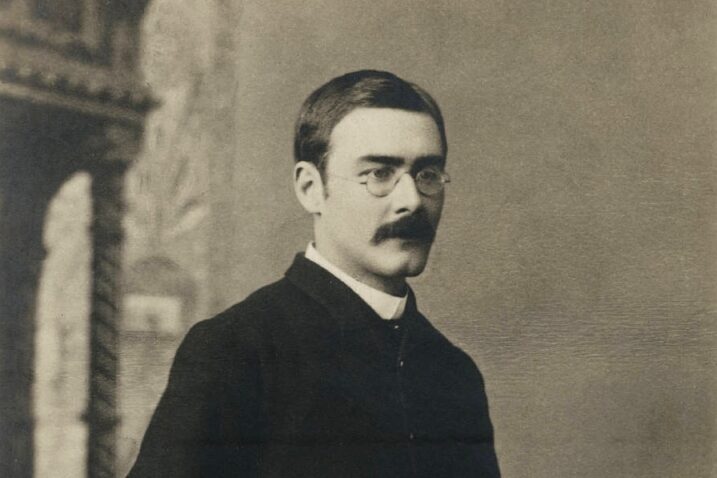 Rudyard Kipling / Foto Bourne & Shepherd studio, Calcutta (1892); Public Domain, Wikimedia Commons