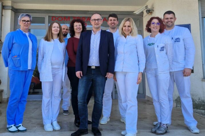 Djelatnici NZZJZ PGŽ – Ispostava Rab sa ravnateljem i zamjenicom ravnatelja