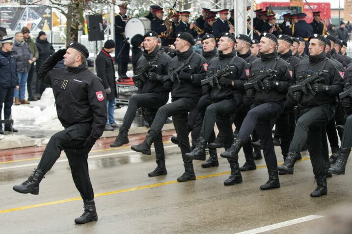 Policijski (para)vojni kič u središtu Banja Luke. Politička klika slavi praznik koji ne postoji / Foto: Dejan Rakita/PIXSELL