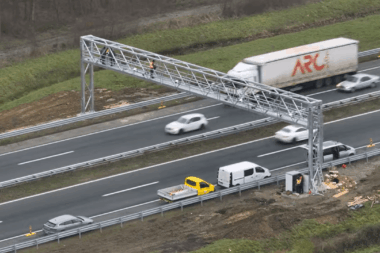 Postavljanje portala na autocestama / Foto: Crolibertas
