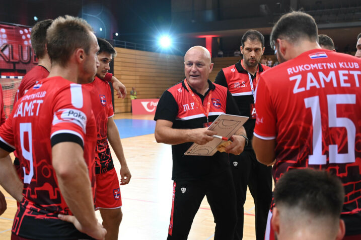 Mladen Prskalo s igračima Zameta/A. KRIŽANEC