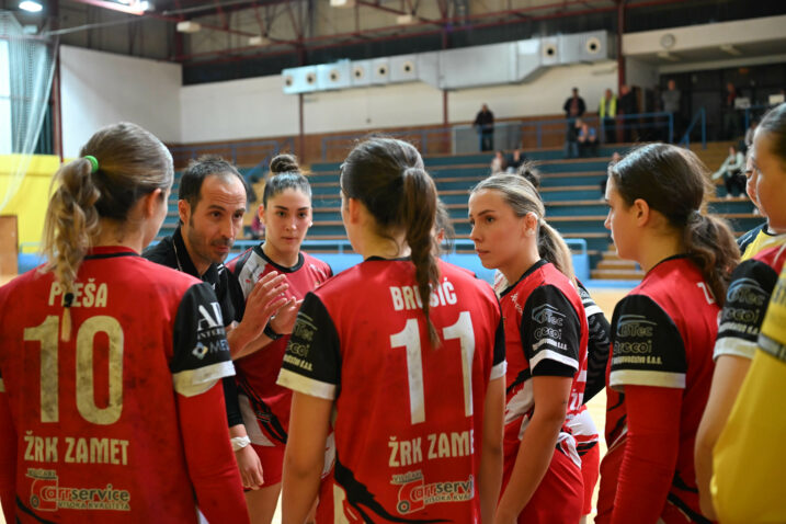 Mateo Hrvatin s igračicama/Foto A. KRIŽANEC