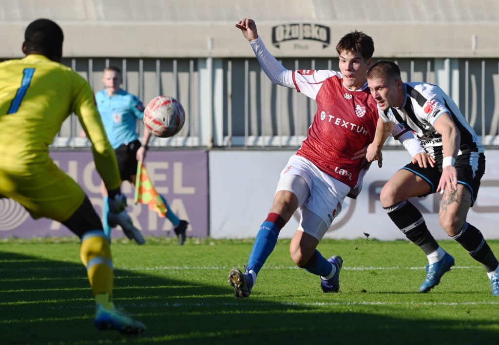 David Zubović tijekom susjedskog derbija i duela s Ricardom Bagadurom/Foto M. GRACIN