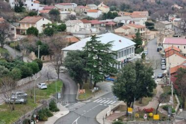 Dom kulture Bribir sagrađen je dobrovoljnim radom naroda Bribira 1949. godine / Foto VINODOLSKA OPĆINA