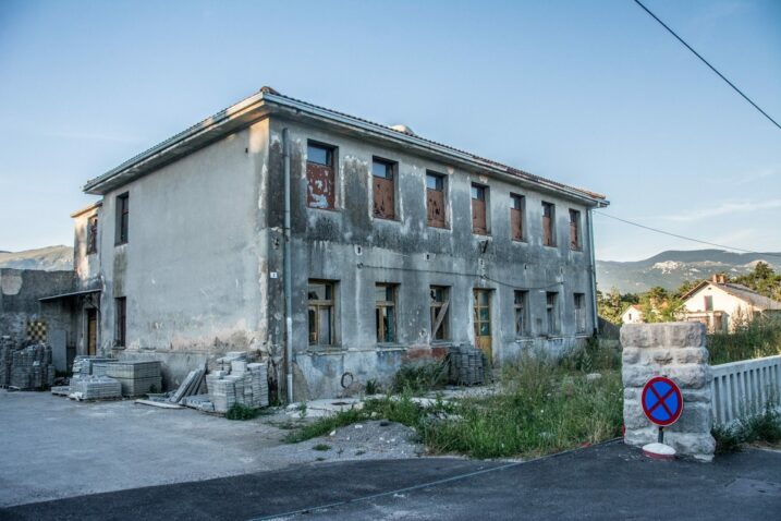 Stara škola u Jelenju uskoro će postati moderni Dnevni centar za starije osobe / Foto Općina Jelenje