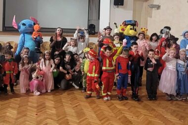 Lijepe mrkopaljske maškarice na svojoj zabavi