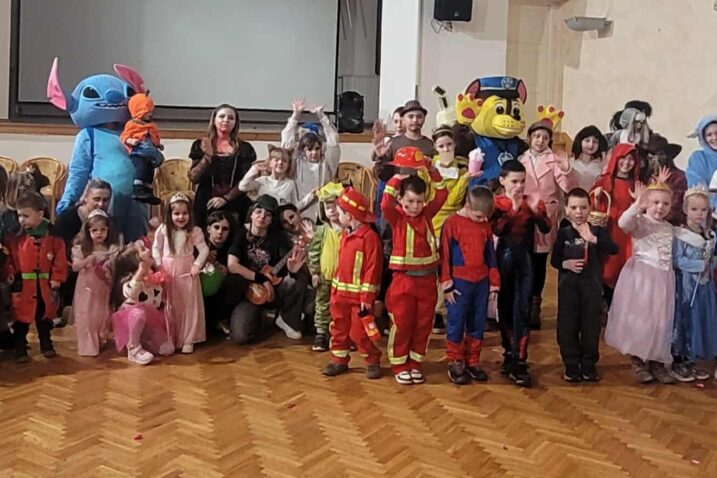 Lijepe mrkopaljske maškarice na svojoj zabavi