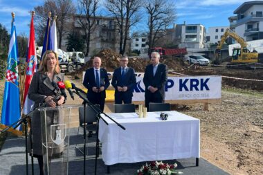 Načelnica Mirela Ahmetović, ministar Branko Bačić, župan Ivica Lukanović i ravnatelj APPN-a Dragan Hristov / Foto R. PAŠKVAN