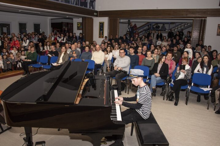 “Put oko svijeta u 80 nota” oduševio Cresane