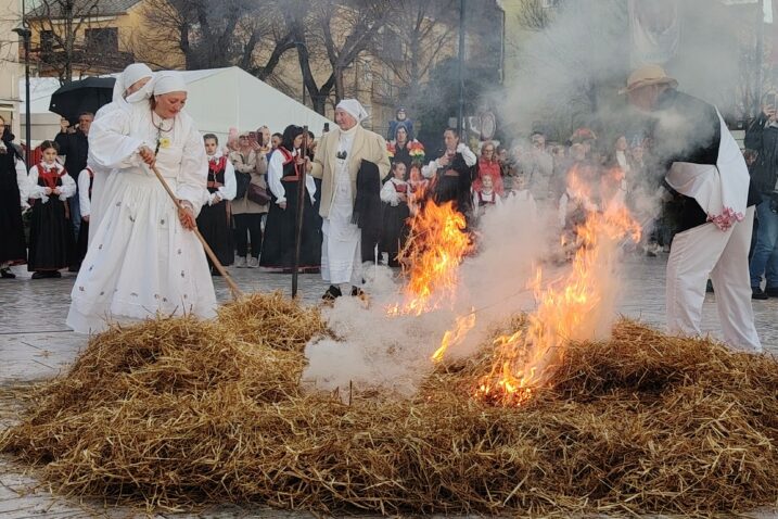 Dimi li se dimi prazna slama / Foto M. GRACIN